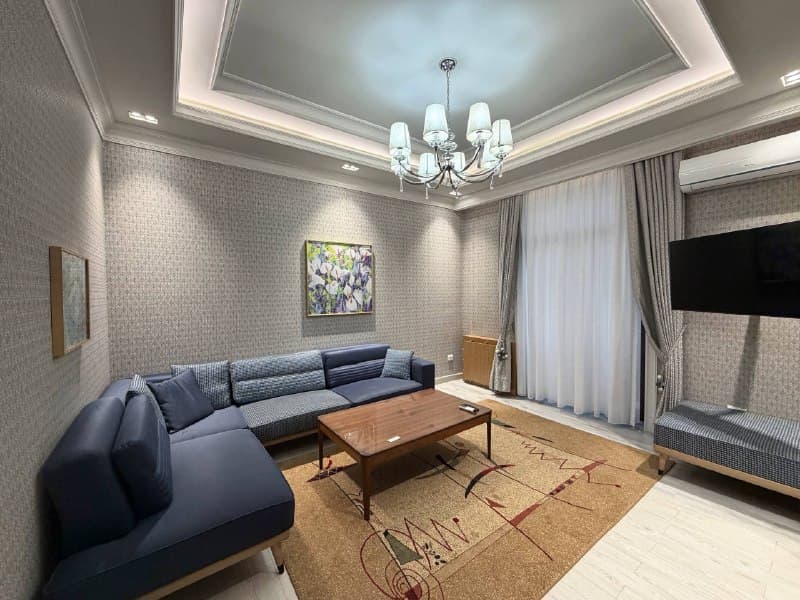 3-room · 80 m² · Mirabad Palace