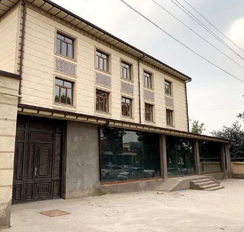 18-room house · 1700 m² · Mirzo-Ulug'bek