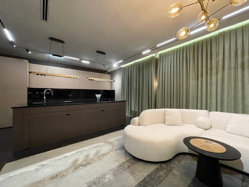 5-room penthouse · 323 m² · Mirabad Avenue