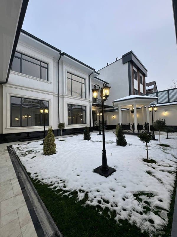 6-room house · 450 m² · Mirzo-Ulug'bek